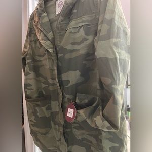 Camo women’s lightweight jacket size medium